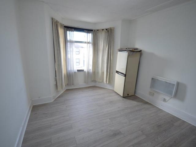 Small One Bedroom First Floor Fllat with Parking