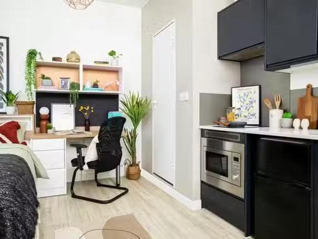 Small Standard Single Studio