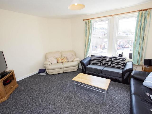 Smallbone, 116 118 Raddlebarn Road, Stirchley, B29 6HQ, United Kingdom | 5 bed house for rent #134075272 | Rentberry