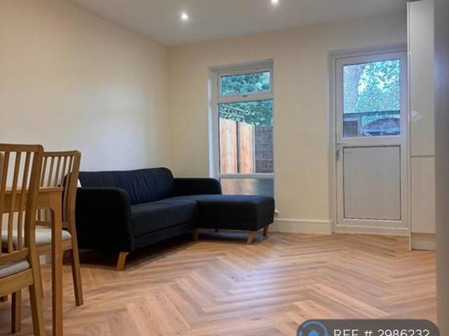 Smalley Close, London, N16 4 bed terraced house to rent £4,100 pcm £946 pw