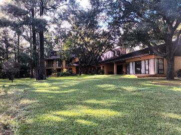 Smallholding To Let in Equestria
