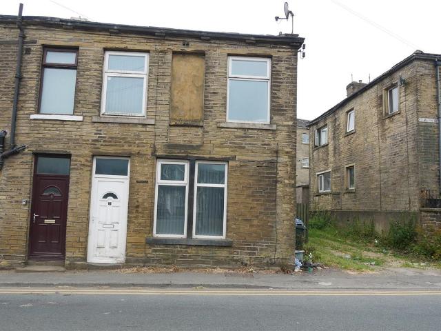 Smallpage, Queensbury, Bradford BD13, 3 bed terraced house to rent, £675 pcm | PrimeLocation