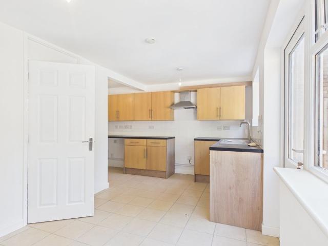 Smallwood, Peterborough, Cambridgeshire PE3, 4 bed link detached house to rent, £1,350 pcm | PrimeLocation