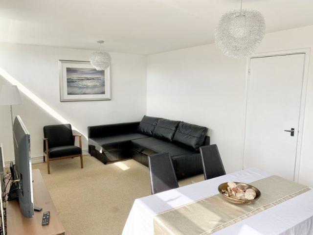Smart 2 Bed Flat Childebert Rd Balham