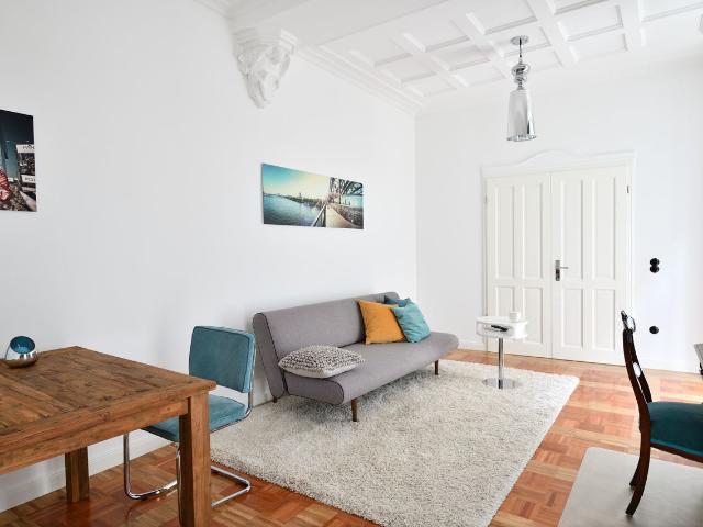 smart apartment in an old building with terrace, Koln Amsterdam Apartments for Rent