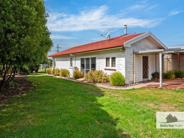 Smart Buy Family Living or Rental Potential