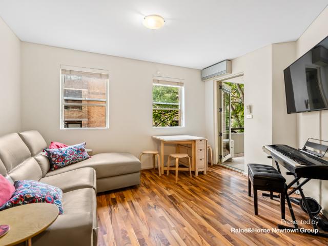 Smart city edge lifestyle with a quiet rear position