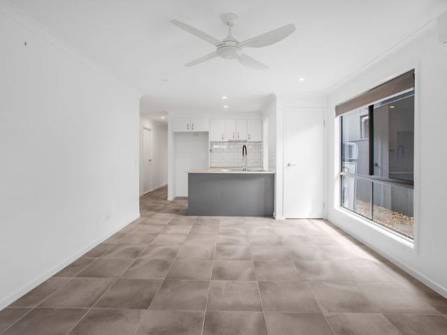 Smart Contemporary Living in Palmview!