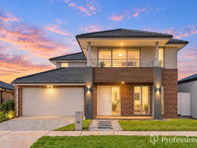 SMART DESIGN, SPACIOUS LIVING, ONLY 3.5 YEARS OLD!