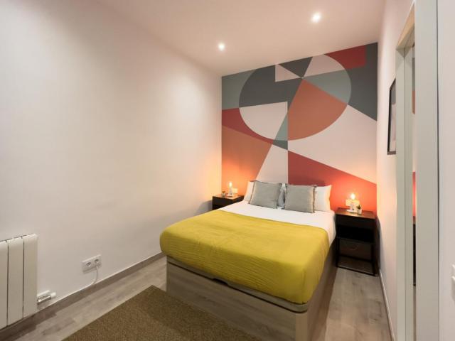 Smart double bedroom close to Parc Joan Miró