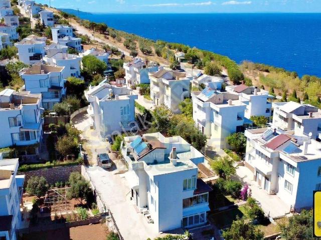 Smart Go'dan Yeşile Ve Maviye Doyuran 4+1 Satılık Tripleks Villa