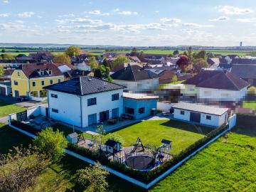 Smart Home Traumhaus BJ 2022 | 280 m² | 1220 m² Grund | keine Arbeiten nötig | Glasfaser | Nähe Wien