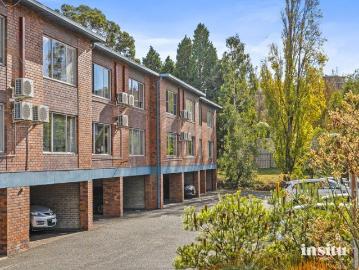 Apartment for sale in Sandy Bay - Equipped kitchen