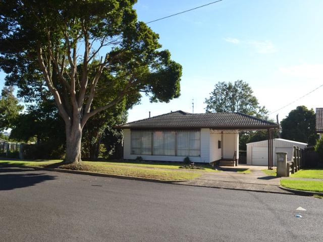 FRESHLY RENOVATED SPACIOUS 3 BEDROOM HOME IN A QUIET COURT LOCATION