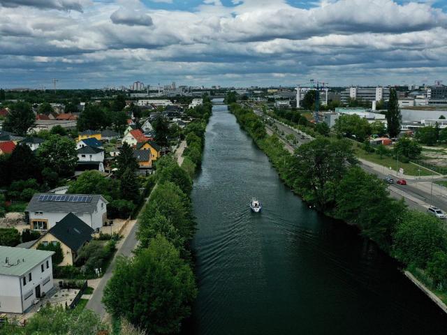 Smart living in green surrounding walking distance to the Technology Park Adlershof, Berlin Amsterdam Apartments for Rent
