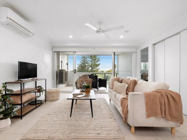 Smart living, slow mornings & swift city commutes Modern three bed retreat in Kedron SHS catchment