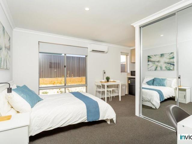 SMART LIVING PRIVATE SECURE ROOM WITH ENSUITE AND KITCHENETTE IN MODERN ROOMING HOUSE, AIR CON & WI FI INCLUDED !