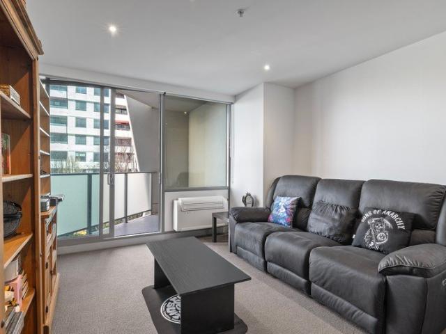 Smart, Low Maintenance Living Steps from Flagstaff Gardens