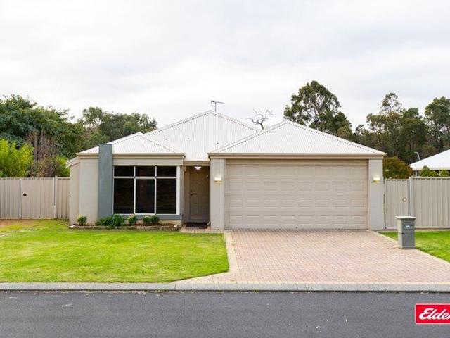 SMART, NEAT & IN THE PERFECT LOCATION!