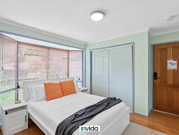 Smart share living in a connected location Roxburgh Park Private Ensuite Room $300 per week all included !