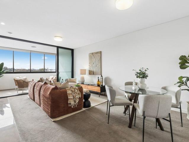 Smart, Spacious & Sunlit in The Gantry