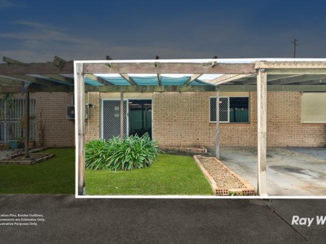 SMART STARTER OR INVESTMENT IN A NEAT COMPLEX!