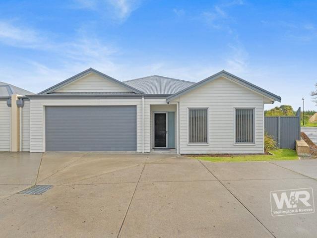SMART STRATA LIVING FEE FREE PARKS CLOSE BY