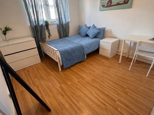 Smart Street, Bethnal Green E2, 5 bed flat to rent, £820 pcm | PrimeLocation