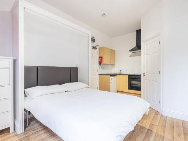 Smart Studio Apartment walk in to city 78SRF8