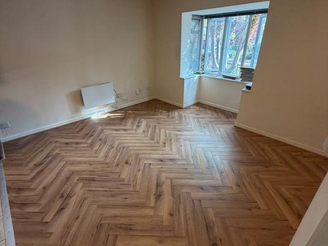 Smart Studio with Private parking in Hanger lane