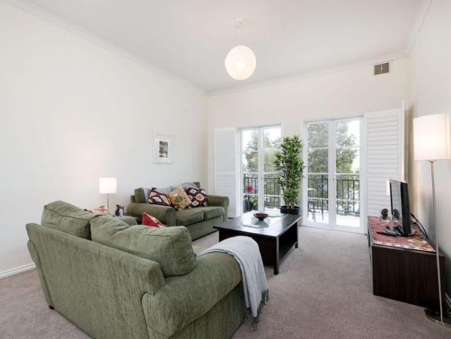 SMART, STYLISH INNER CITY APARTMENT
