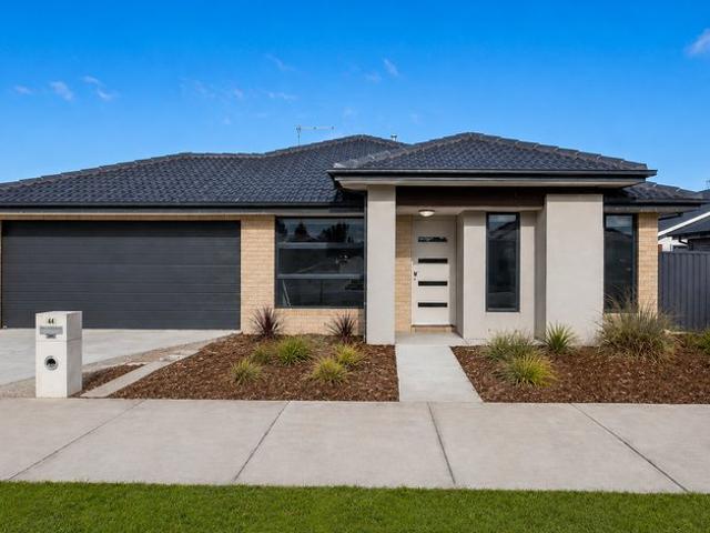 Smart, Stylish & Spacious for lease 4 Bedroom House in Alfredton VIC