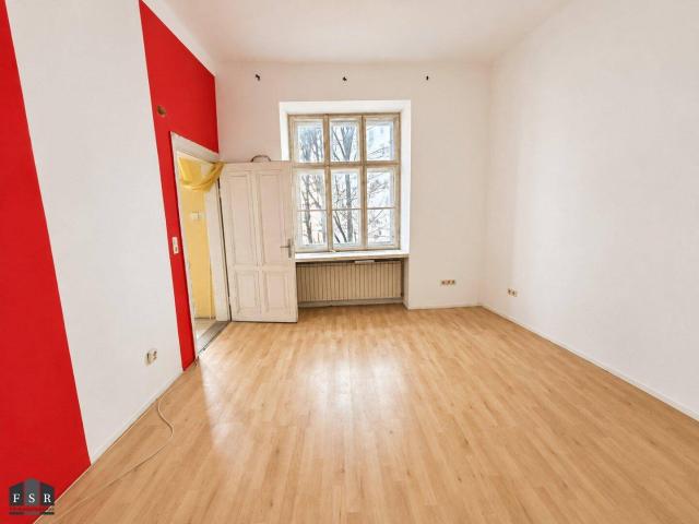 Smarte 1,5 Zimmer Wohnung mit Balkon sanierungsbedürftig