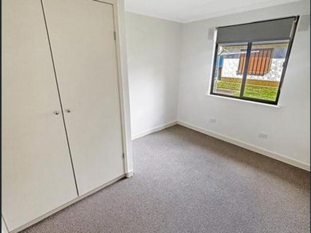 Smartly Renovated 2 bedroom unit for relaxed Freeburgh living
