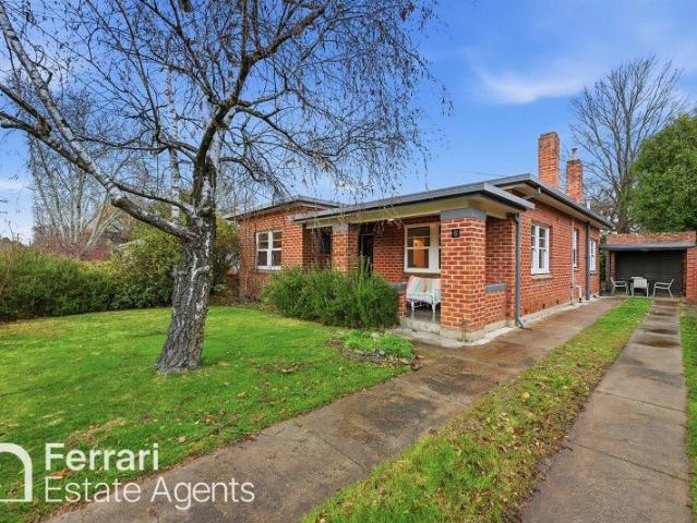 Smartly updated brick classic, less than 1km into Orange CBD