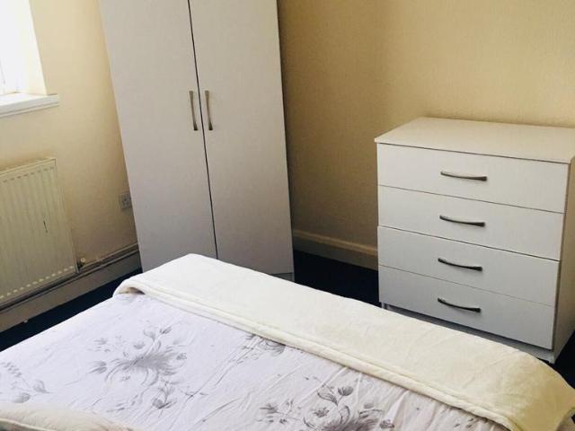 Smethwick High Street, B66 1DS 1 bed in a house share to rent £450 pcm £104 pw