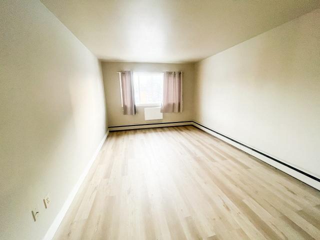 Smith Apartments 1 Bedroom Apartment for Rent at 2121 Smith St, Regina, SK S4P 2P3 Transitional
