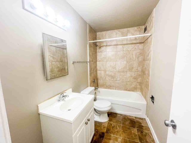 Smith Apartments 2 Bedroom Apartment for Rent at 2121 Smith St, Regina, SK S4P 2P3 Transitional