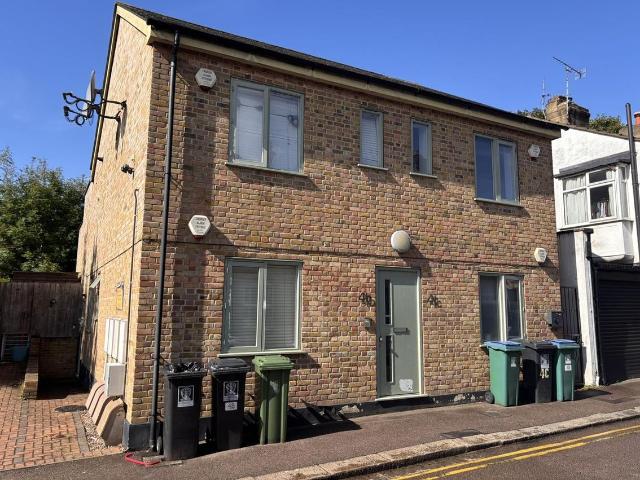 Smith Street, Watford WD18, 2 bed flat to rent, £1,750 pcm | PrimeLocation