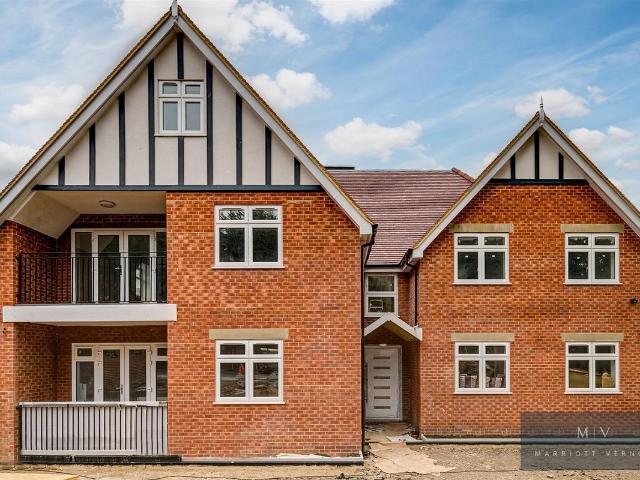 Smitham Bottom Lane, Purley CR8, 2 bed flat to rent, £1,800 pcm | PrimeLocation