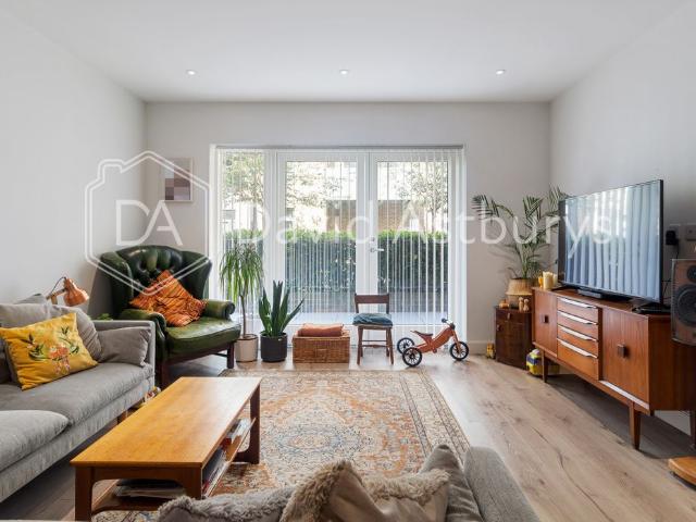 Smithfield Square, High Street, London N8, 2 bed flat to rent, £2,650 pcm | PrimeLocation