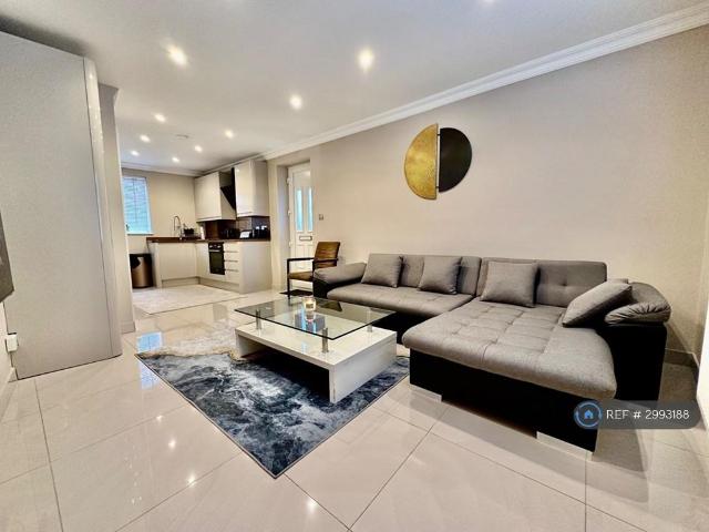 Smiths Lane, Windsor, SL4 1 bed terraced house to rent £1,550 pcm £358 pw