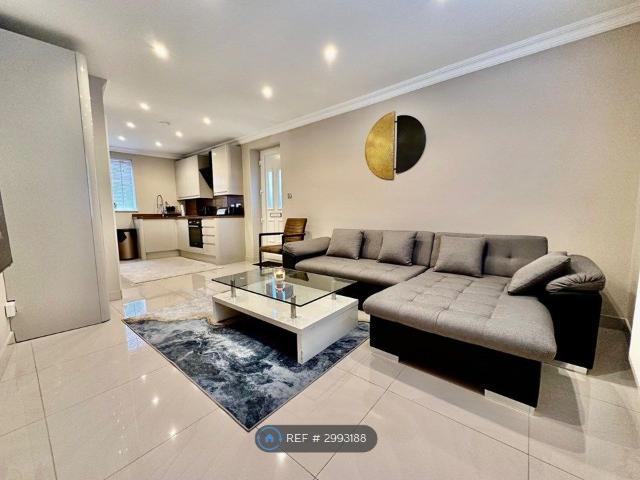 Smiths Lane, Windsor SL4, 1 bed terraced house to rent, £1,550 pcm | PrimeLocation