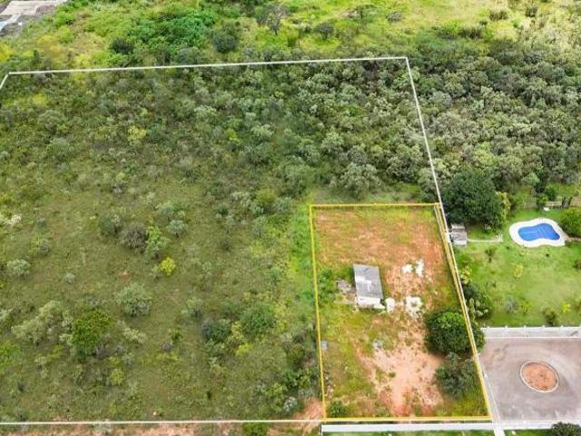SMPW 12 Casa térrea em terreno de 2.500m2 + 15.000m2 de área verde. Aceita Financiamento !