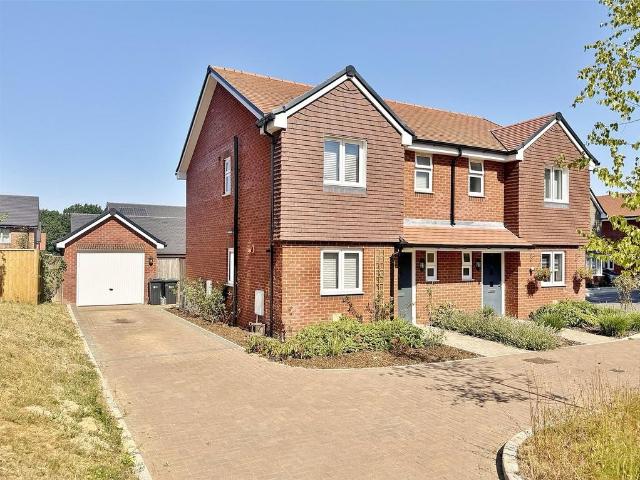 Smugglers Close, Verwood, Dorset, BH31 3 bed end of terrace house to rent £1,700 pcm £392 pw