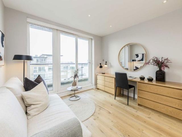 Smugglers Way, SW18, London
