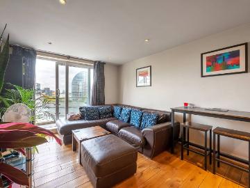 Smugglers Way, Wandsworth, London SW18, 2 bed flat to rent, £2,275 pcm | PrimeLocation