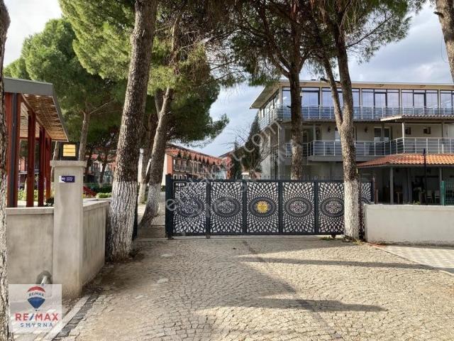 Smyrna'dan Kemalpaşa'da Site İçerisinde Kiralık 3+1 Lüx Villa