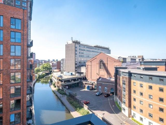 Snow Hill Wharf, Birmingham B4 3 bed apartment to rent £2,250 pcm £519 pw
