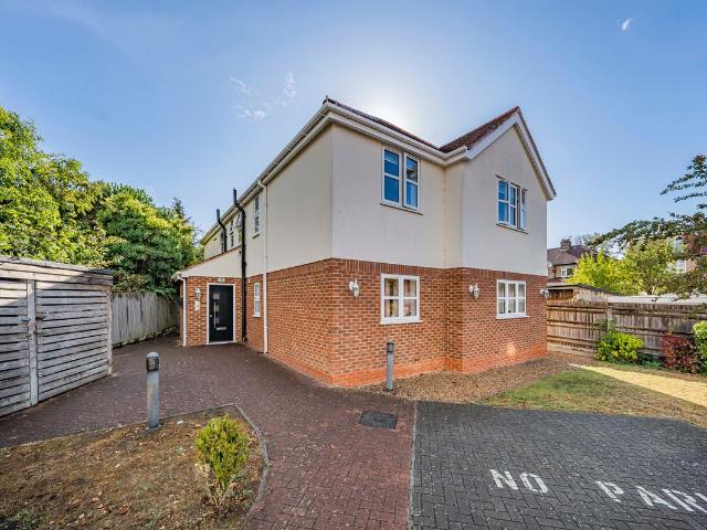 Snowden Avenue, Hillingdon UB10, 1 bed flat to rent, £1,400 pcm | PrimeLocation